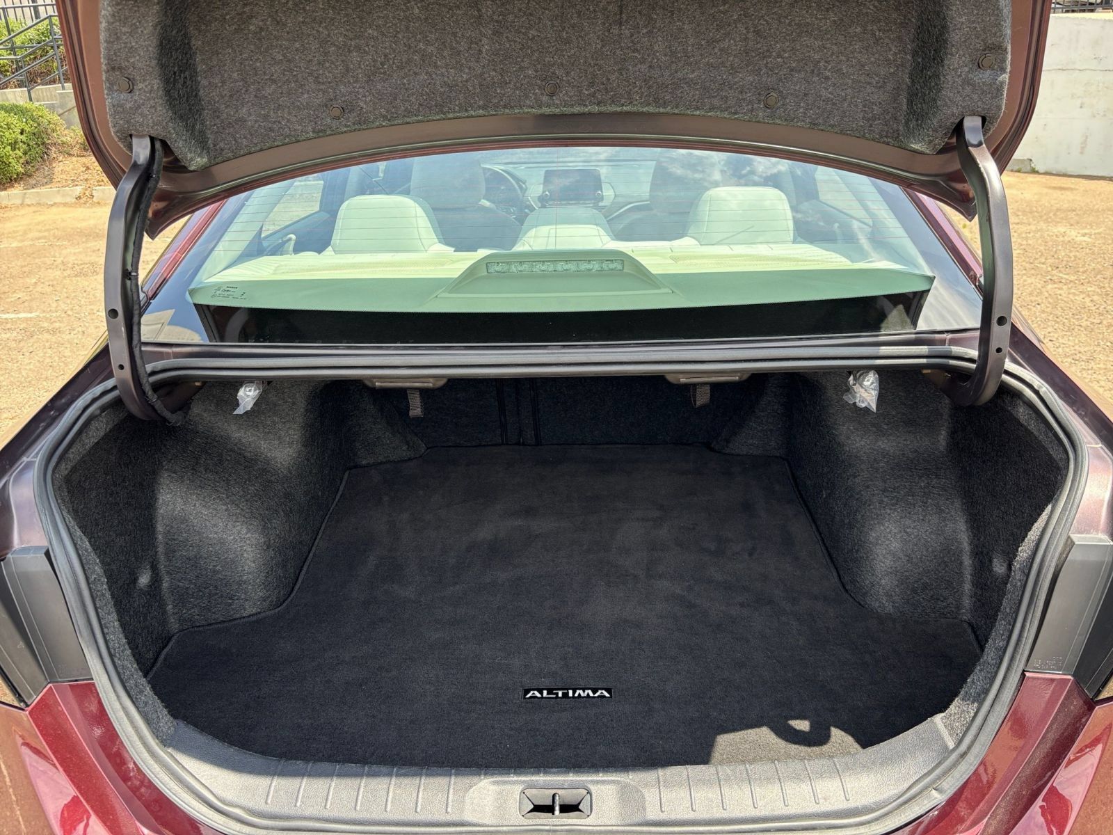 Used 2025 Nissan Altima 2.5 SV FWD image 30