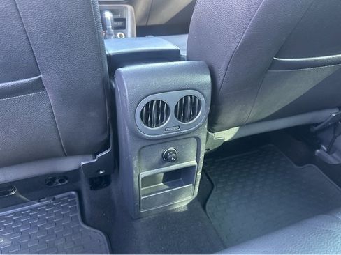 Used 2016 Volkswagen Tiguan SE image 19