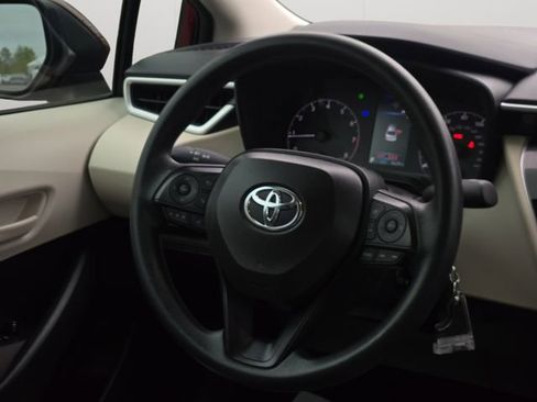Used 2025 Toyota Corolla LE FWD image 18