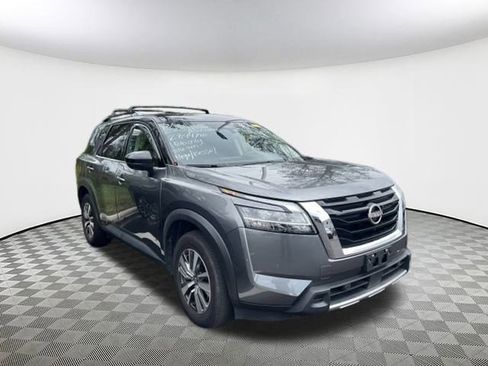 Used 2023 Nissan Pathfinder SL image 2