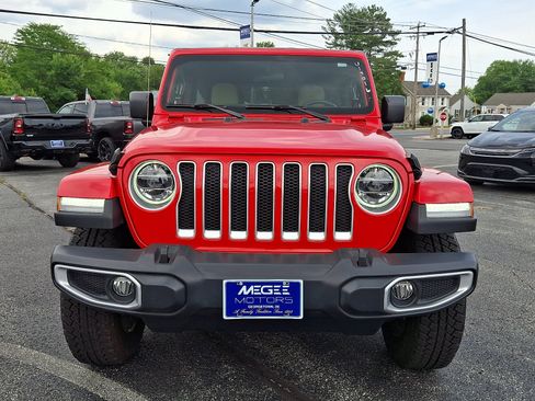 Used 2019 Jeep Wrangler Unlimited Sahara w/ Cold Weather Group AWD/4WD image 2