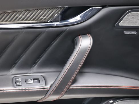 Used 2022 Maserati Quattroporte Trofeo RWD image 48