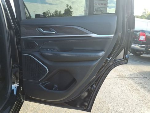 Certified 2023 Jeep Grand Cherokee Limited AWD/4WD image 8