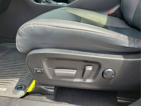 Used 2019 Toyota Highlander XLE FWD image 13