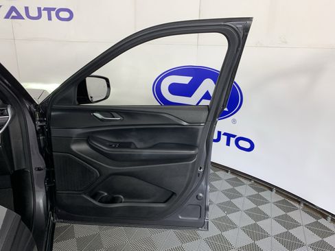 Used 2024 Jeep Grand Cherokee Altitude RWD image 39