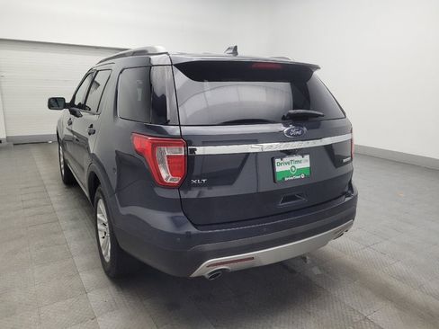 Used 2017 Ford Explorer XLT FWD image 5