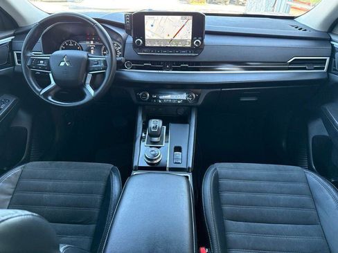 Used 2023 Mitsubishi Outlander SE FWD image 21