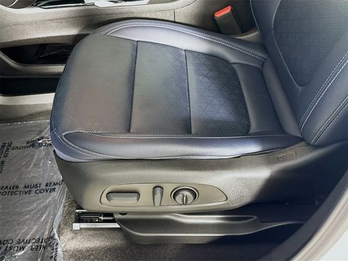 Used 2022 Chevrolet Bolt EUV LT w/ Convenience Package image 18