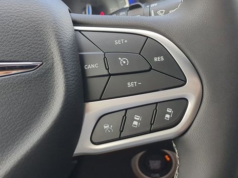 New 2025 Chrysler Pacifica Select w/ Fav Edition Package image 23