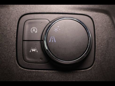 Used 2023 Chevrolet Traverse LT FWD image 13
