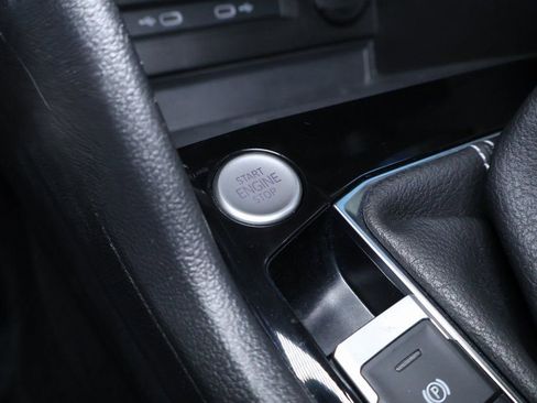 Used 2022 Volkswagen Taos SEL image 38