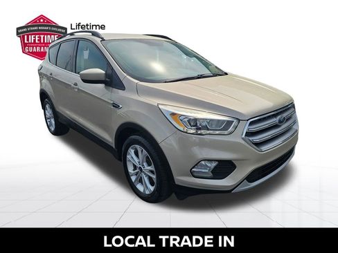 Used 2017 Ford Escape SE w/ Equipment Group 201A image 6