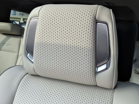 Used 2023 Cadillac Escalade Sport Platinum w/ LPO, ONYX Package image 17