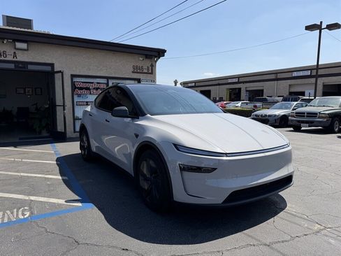 Used 2026 Tesla Model Y AWD image 3