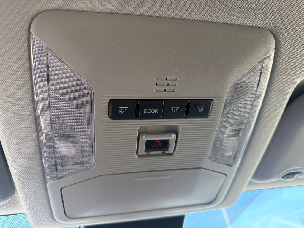 Used 2025 Toyota RAV4 LE AWD/4WD image 23