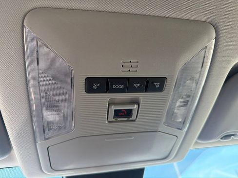 Used 2025 Toyota RAV4 LE AWD/4WD image 23