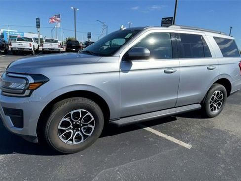 Used 2022 Ford Expedition XLT image 6