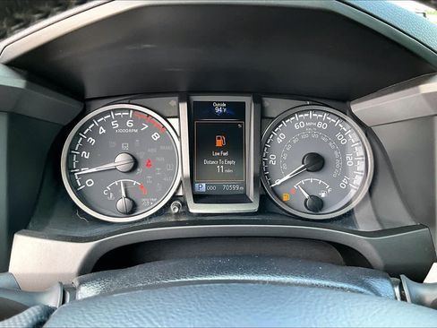 Used 2022 Toyota Tacoma TRD Off-Road w/ Technology Package AWD/4WD image 26