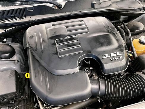 Used 2019 Dodge Challenger SXT image 31