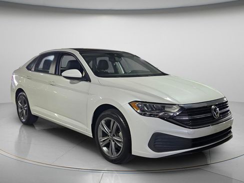 Certified 2023 Volkswagen Jetta SE w/ Panoramic Sunroof Package FWD image 9