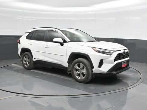 Used 2024 Toyota RAV4 XLE w/ Convenience Package image 5