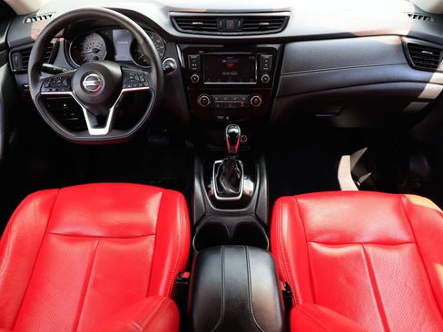 Used 2019 Nissan Rogue SV image 26