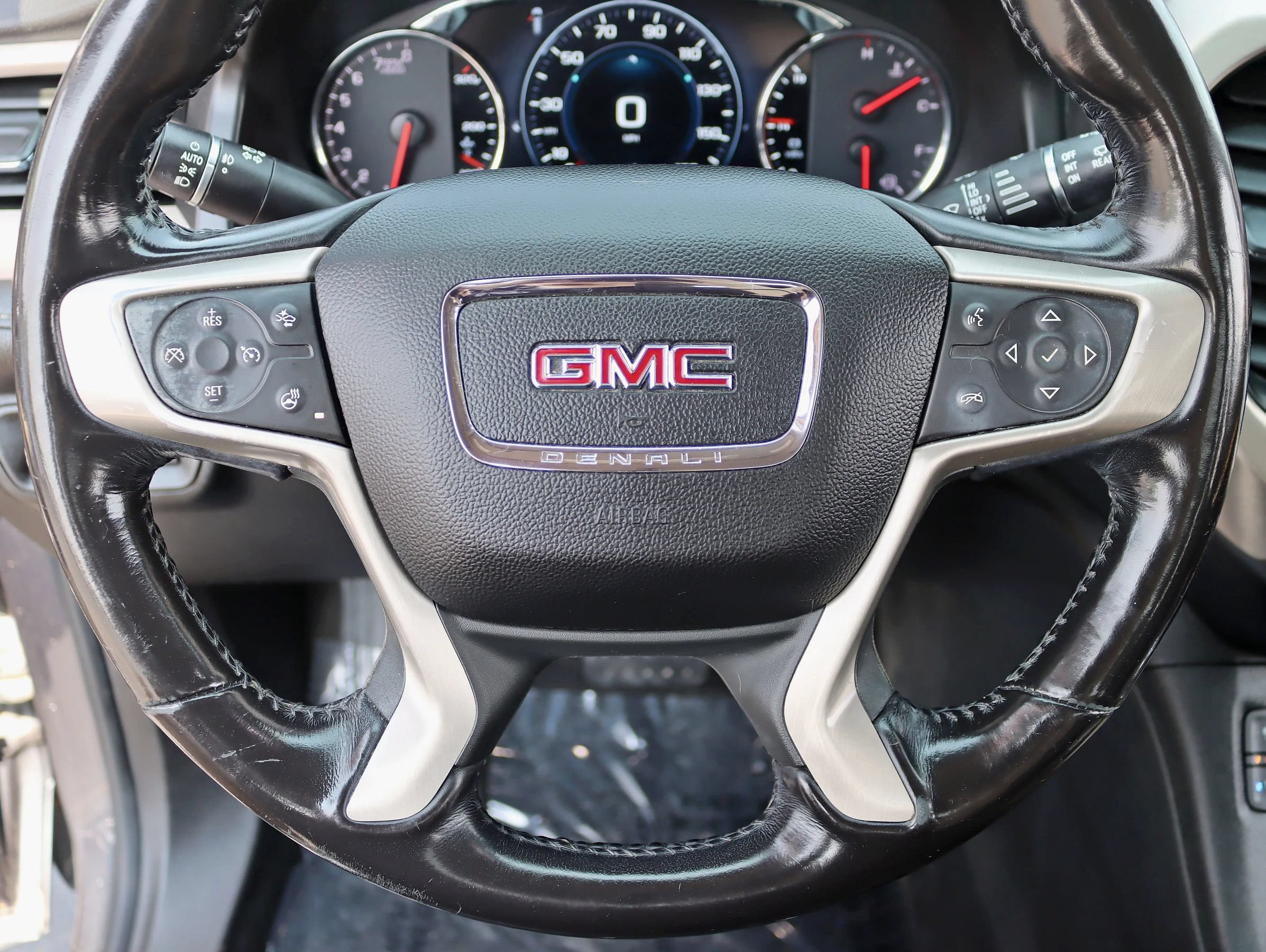 Used 2019 GMC Acadia Denali w/ Technology Package AWD/4WD image 18