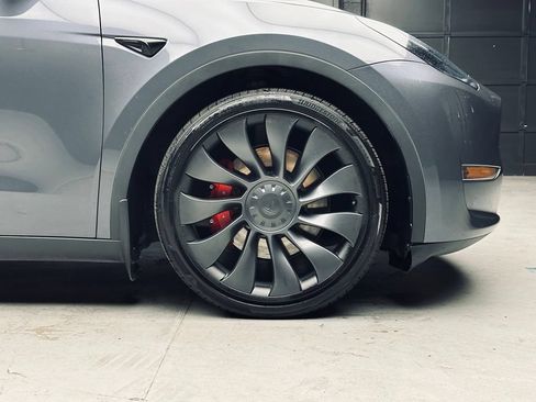 Used 2023 Tesla Model Y Performance AWD/4WD image 40