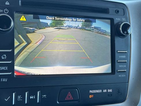 Used 2014 GMC Acadia SLE image 20