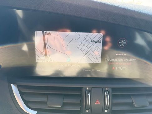 Used 2017 Alfa Romeo Giulia image 10