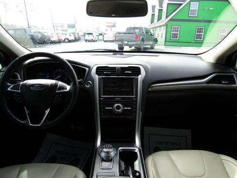 Used 2018 Ford Fusion Titanium image 9