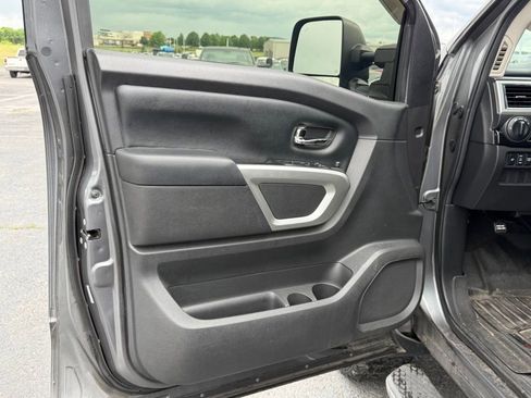 Used 2016 Nissan Titan SV RWD image 13