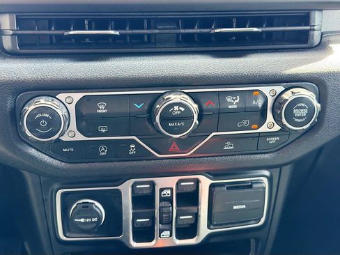Used 2025 Jeep Gladiator Sport AWD/4WD image 31