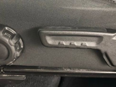 Used 2022 Jeep Gladiator Sport AWD/4WD image 16