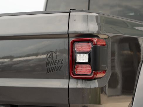 Used 2022 Jeep Gladiator Sport AWD/4WD image 24