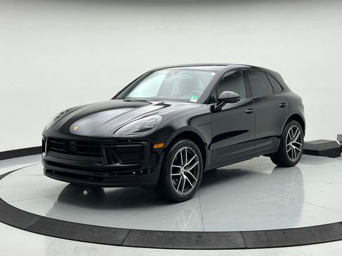 Used 2025 Porsche Macan image 1