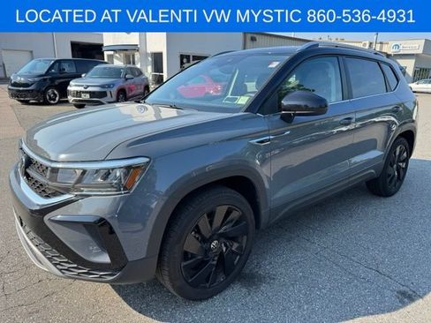 Certified 2024 Volkswagen Taos SE AWD/4WD image 1