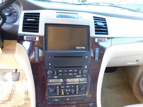 Used 2007 Cadillac Escalade AWD w/ Information Package image 12