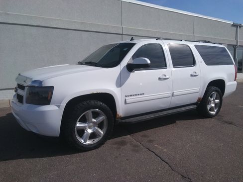 Used 2011 Chevrolet Suburban LT w/ Luxury Package image 2