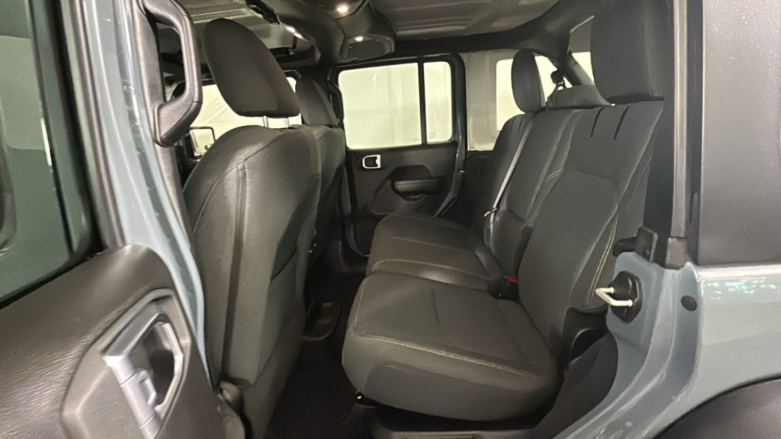 Used 2024 Jeep Wrangler Unlimited AWD/4WD image 31