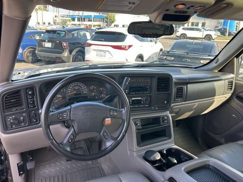 Used 2005 Chevrolet Avalanche Z71 w/ Sun And Sound Package image 41