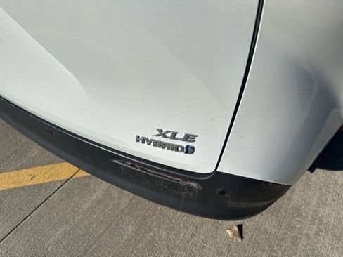 Used 2022 Toyota Sienna XLE image 5