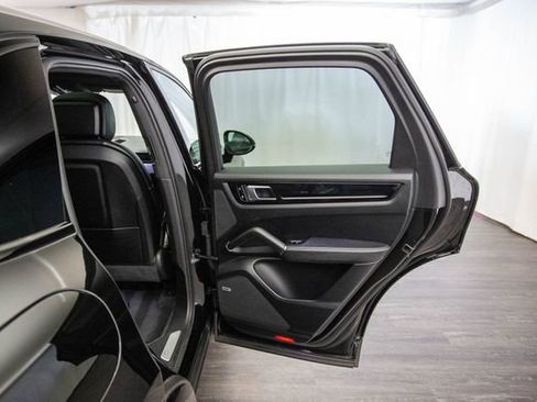 Used 2019 Porsche Cayenne S w/ Premium Plus Package image 23