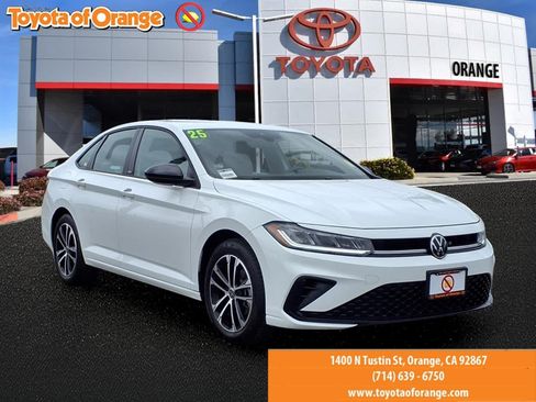 Used 2025 Volkswagen Jetta Sport FWD image 1