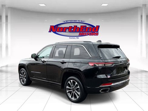 Used 2023 Jeep Grand Cherokee Overland w/ Luxury Tech Group IV AWD/4WD image 5