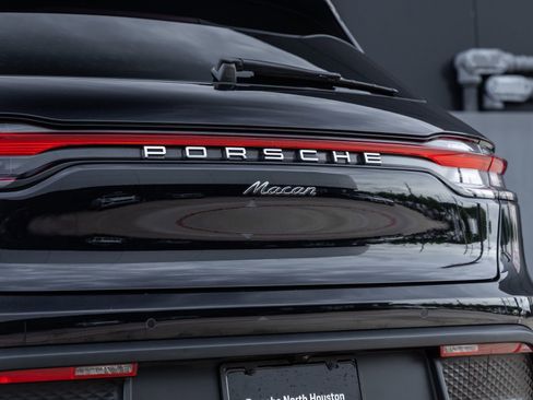 Certified 2023 Porsche Macan AWD/4WD image 15