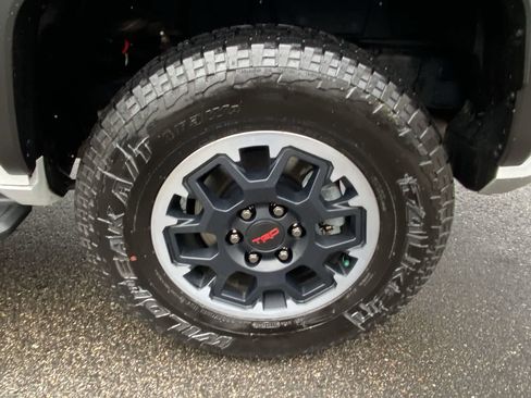 Used 2025 Toyota 4Runner TRD Off-Road image 16