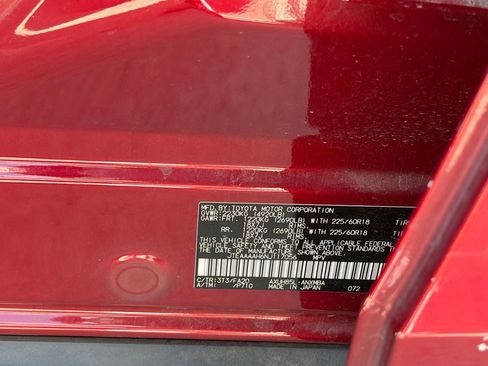 Used 2022 Toyota Venza LE AWD/4WD image 16