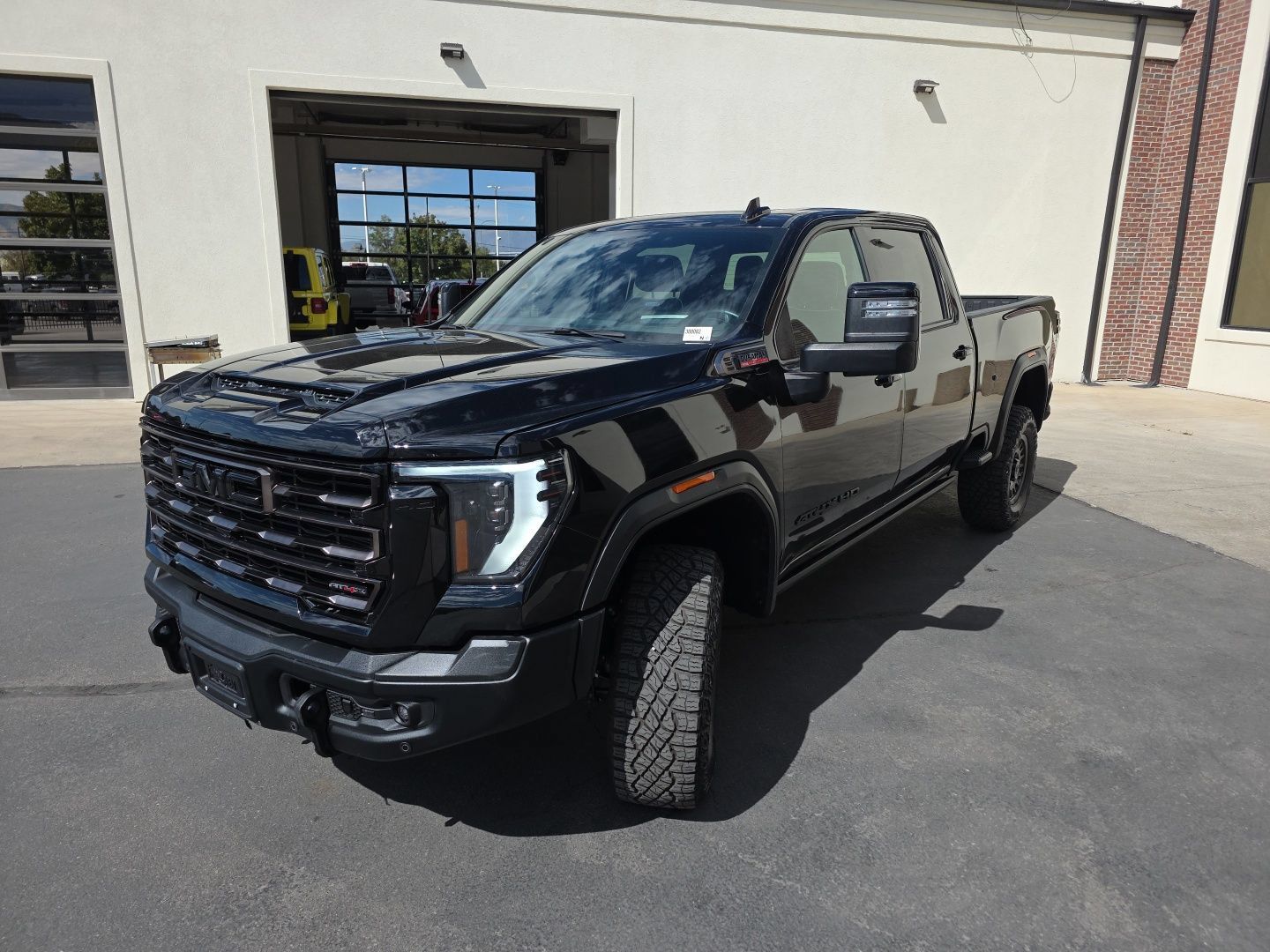 Used 2025 GMC Sierra 2500 AT4X w/ AT4X AEV Edition AWD/4WD image 3