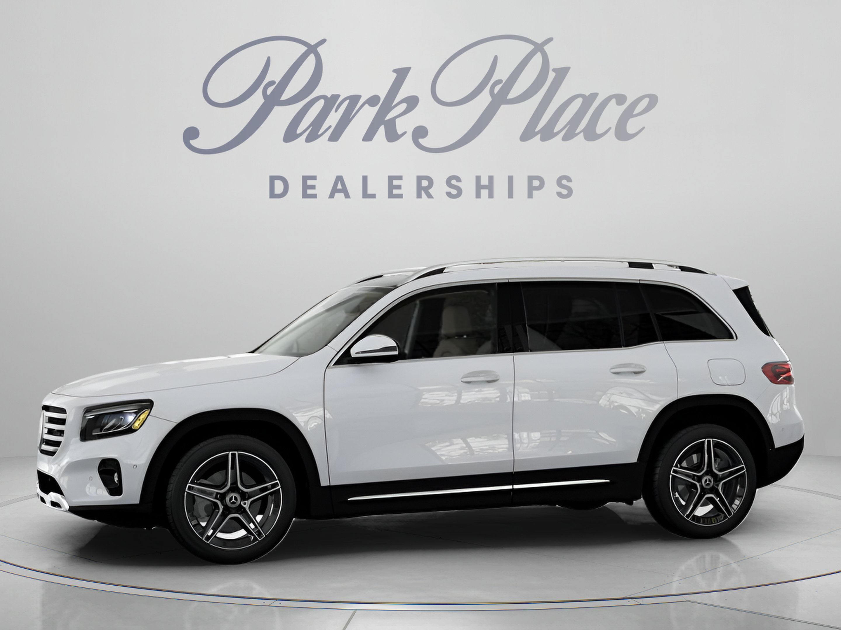 Used 2026 Mercedes-Benz GLB 250 4MATIC image 4